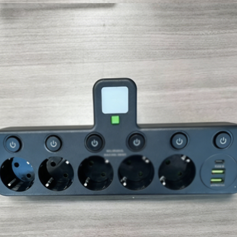 Intelligente Steckdosenleiste mit USB-Anschlüssen
