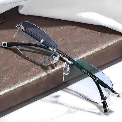 Neue Lesebrille mit Saphirglas und hohem Blaulichtschutz für den doppelten Gebrauch