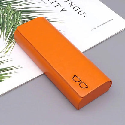 Minimalistisches Brillenetui aus Hartleder