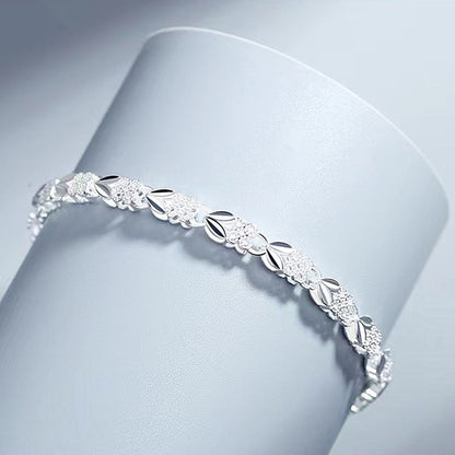 Elegantes funkelndes Glücksklee-Armband