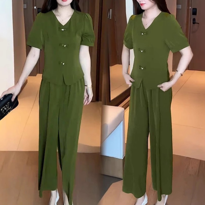 Kurzärmeliges Oberteil mit V-Ausschnitt und passende Hose mit weitem Bein - 2-teiliges Set für Frauen