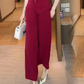 Kurzärmeliges Oberteil mit V-Ausschnitt und passende Hose mit weitem Bein - 2-teiliges Set für Frauen