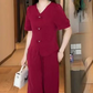 Kurzärmeliges Oberteil mit V-Ausschnitt und passende Hose mit weitem Bein - 2-teiliges Set für Frauen