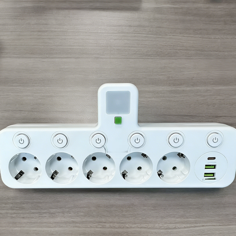 Intelligente Steckdosenleiste mit USB-Anschlüssen